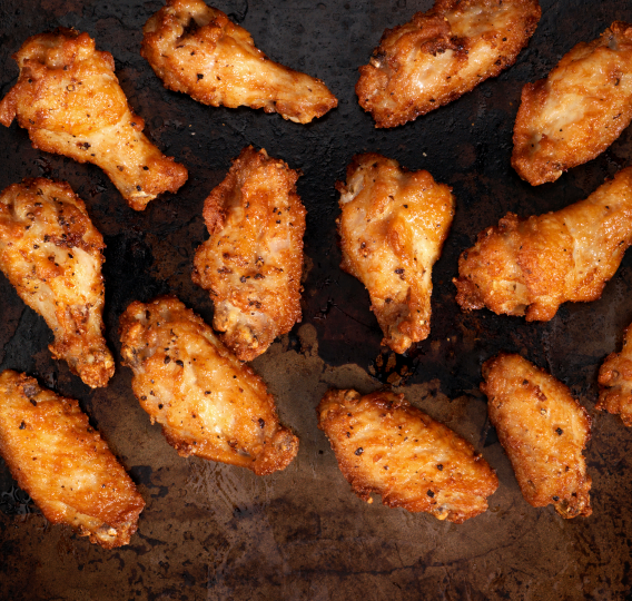 Hot n Fast & Low n Slow Wings – The Que Club