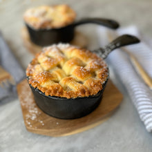 Load image into Gallery viewer, Ironclad "The Legacy Jr." Handcrafted 10cm Cast Iron Pan