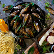 Load image into Gallery viewer, Ironclad "The Legacy Pan" 28cm Cast Iron Skillet