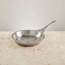 Load image into Gallery viewer, Solidteknics "nöni" Frypan 26cm