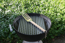 Load image into Gallery viewer, GrillGrate &quot;Weber Kettle Set&quot; - 22&quot;/57cm
