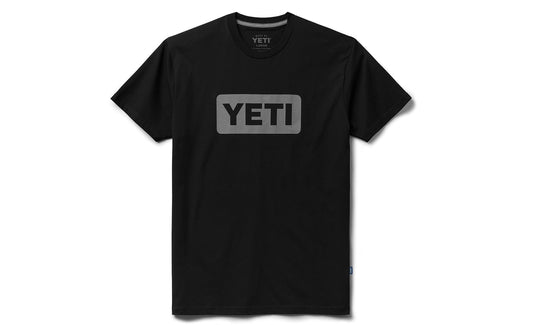 YETI Premium Logo Badge T-Shirt in Black/Gray